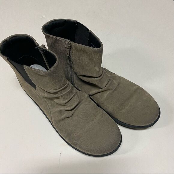 CLARKS CloudSteppers Sillian Ankle tan round toe flat zip up comfort boots 9 - Picture 3 of 13